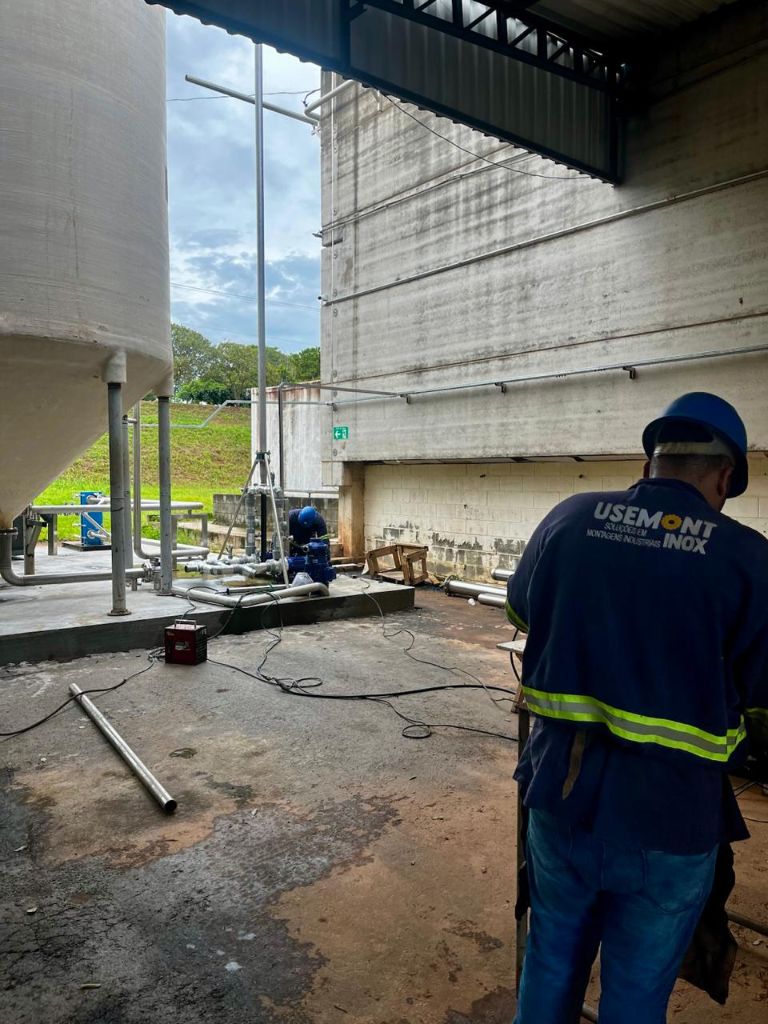 Técnico Usemont Inox em campo